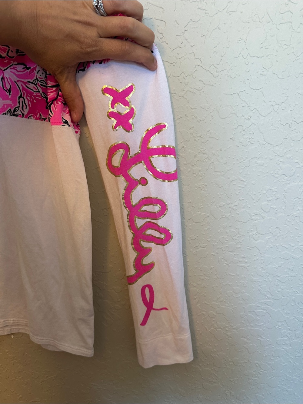 Lilly Pulitzer Pink Floral Yoke Long Sleeve Top Breast Cancer Awareness - Picture 2 of 2